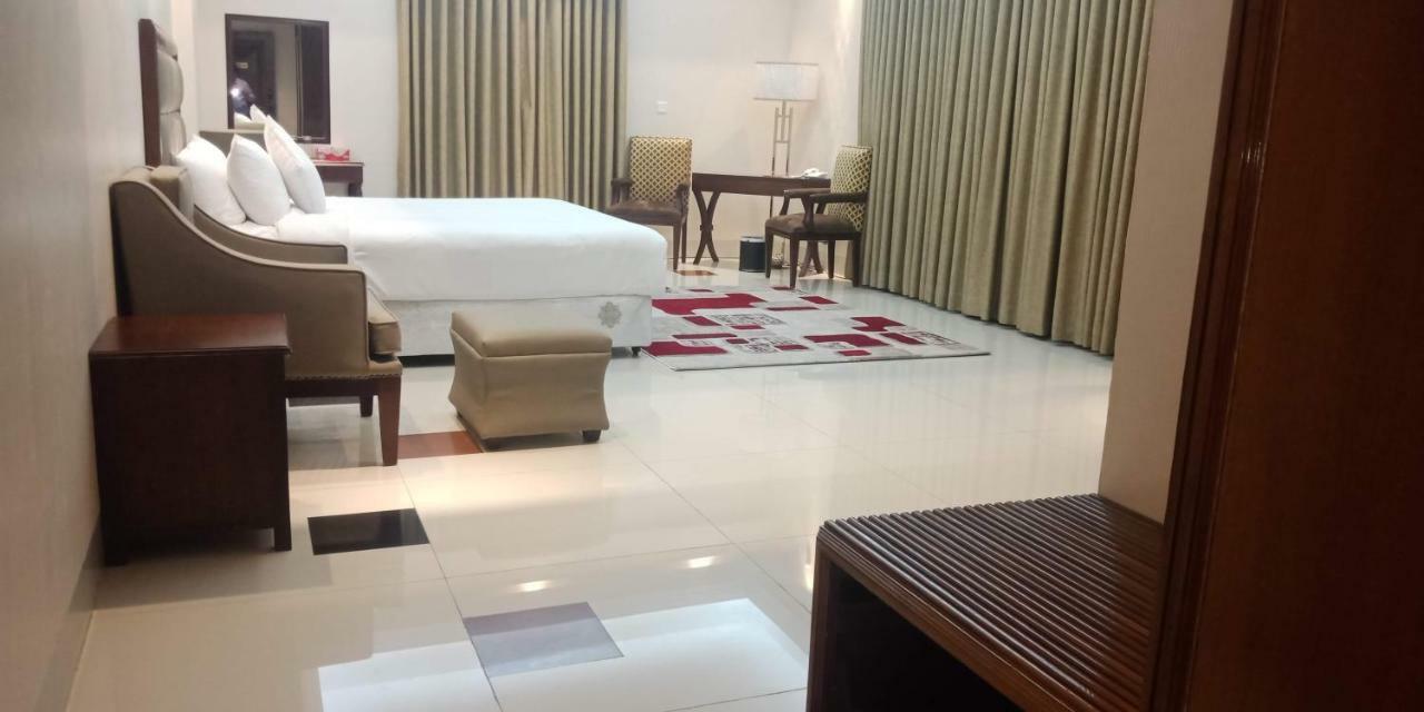 The Royal Paradise Dhaka Extérieur photo